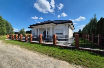 Nowoczesny, parterowy dom w spokojnej okolicy miasta, os. Pa ...