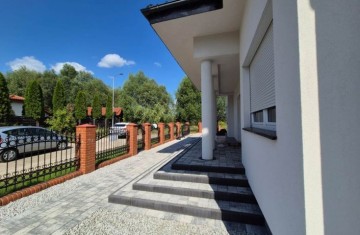 Nowoczesny, parterowy dom w spokojnej okolicy miasta, os. Pa ...