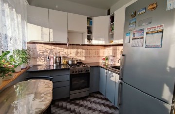 Sprzedam mieszkanie 2 pok., niski blok, 3 piętro, V os.