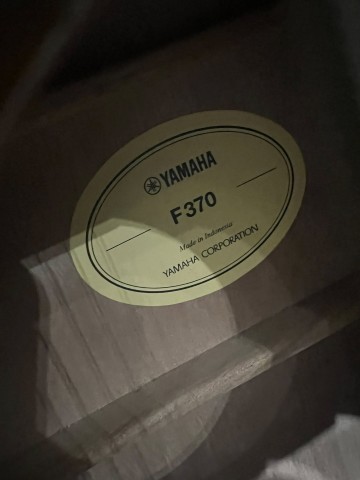 Gitara akustyczna Yamaha F370