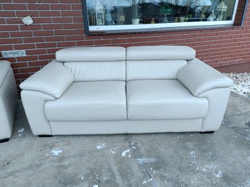 Sprzedam dwie sofy ze sk&oacute;ry