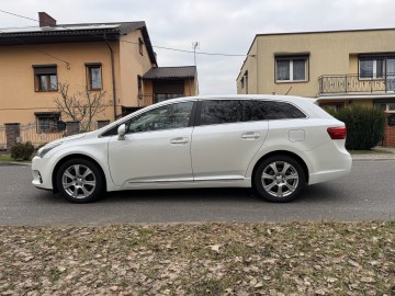 Sprzedam TOYOTA AVENSIS KOMBI T27