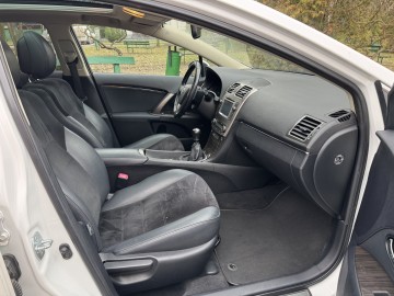 Sprzedam TOYOTA AVENSIS KOMBI T27