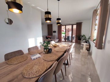 Nowoczesny dom, duża działka, dwustanowiskowy garaż-Janowice