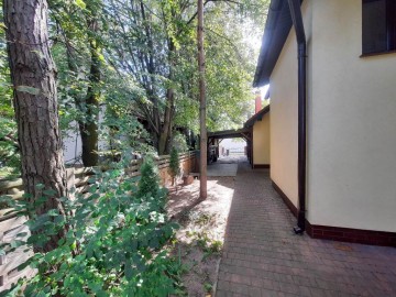 Sprzedam dom-pow. 200m2-5 pokoi-działka 2017m2-os. Lask&oacute;wiec