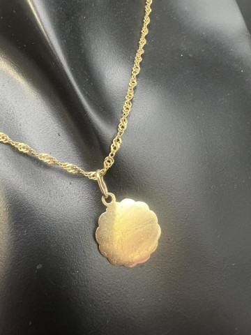 Złoty łańcuszek z medalikiem  Uszkodzone zapięcie