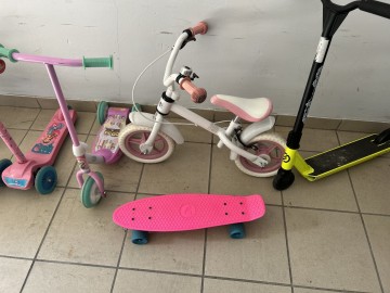 Sprzedam w&oacute;zek dziecięcy ł&oacute;żeczko turystyczne i wiele innych
