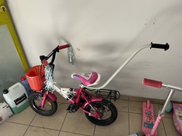 Sprzedam w&oacute;zek dziecięcy ł&oacute;żeczko turystyczne i wiele innych