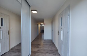 Sprzedam budynek handlowo-usługowy z prosperującym sklepem