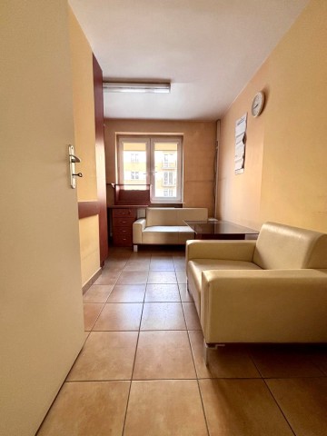 Lokal biurowy w centrum Koła &ndash; ul. Broniewskiego (Parter)