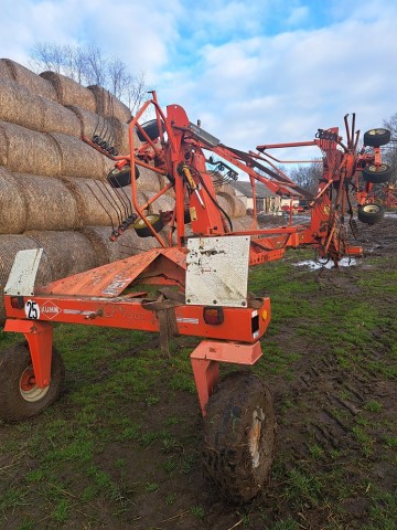 zgrabiarka KUHN 7302 /2003r