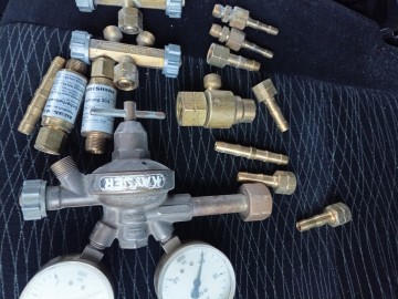 Sprzedam przedmioty widoczne na zdjęciach