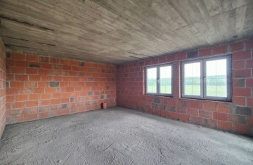 Sprzedam dom parterowy w budowie na dużej działce