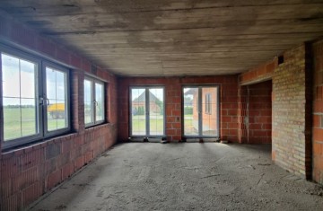 Sprzedam dom parterowy w budowie na dużej działce