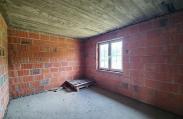 Sprzedam dom parterowy w budowie na dużej działce