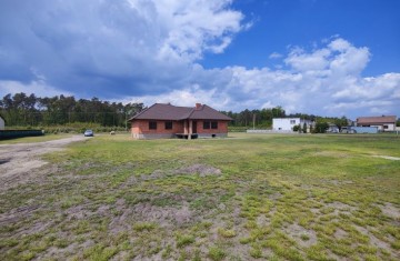 Sprzedam dom parterowy w budowie na dużej działce