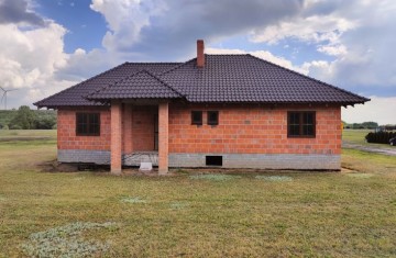 Sprzedam dom parterowy w budowie na dużej działce