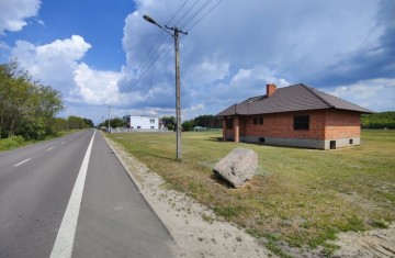 Sprzedam dom parterowy w budowie na dużej działce