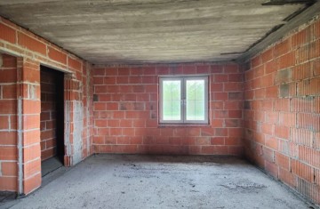 Sprzedam dom parterowy w budowie na dużej działce