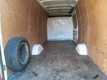 wypożyczanie pojazd&oacute;w