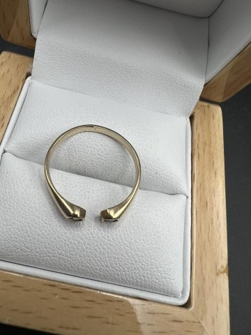 Złoty pierścionek  Pr&oacute;ba 585 Waga: 1.85 g