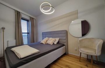 Sprzedam 2 pokoje, wysoki standard, winda, os. Diamentowe