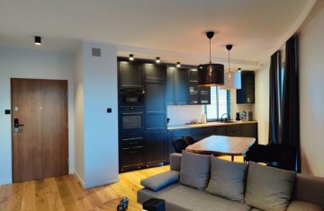 Sprzedam 2 pokoje, wysoki standard, winda, os. Diamentowe