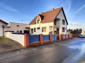 Na sprzedaż dom po remoncie-2 niezależne wejścia-biuro-garaż