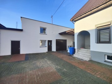 Na sprzedaż dom po remoncie-2 niezależne wejścia-biuro-garaż