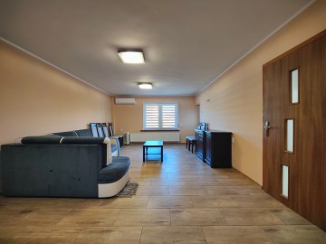 Na sprzedaż dom po remoncie-2 niezależne wejścia-biuro-garaż