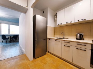 Do wynajęcia odświeżona i umeblowana kawalerka z balkonem