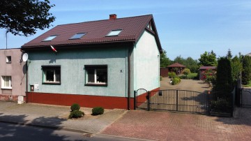 Na sprzedaż dom w pobliżu jezior, zagospodarowana działka