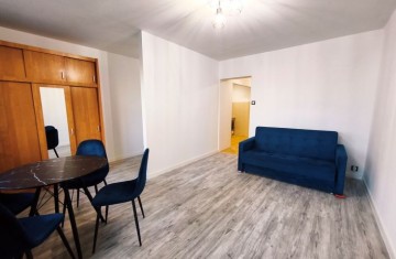 Do wynajęcia odświeżona i umeblowana kawalerka z dużym balko ...