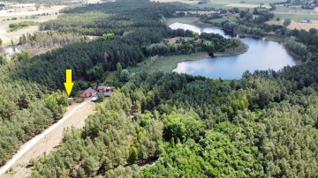 Na sprzedaż działka budowlana w sąsiedztwie las&oacute;w i jeziora