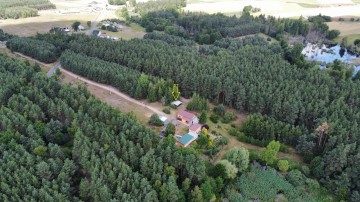 Na sprzedaż działka budowlana w sąsiedztwie las&oacute;w i jeziora