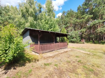 Na sprzedaż działka budowlana w sąsiedztwie las&oacute;w i jeziora