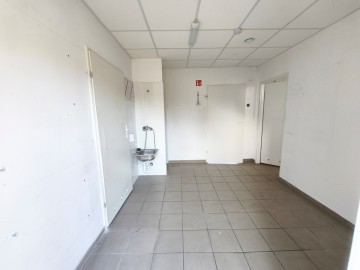 Nieruchomość handlowo-usługowa, działka 688m2, lokal 100m2