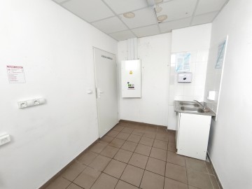 Nieruchomość handlowo-usługowa, działka 688m2, lokal 100m2