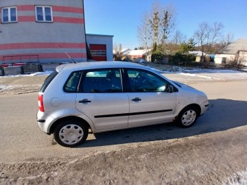 Samoch&oacute;d osobowy