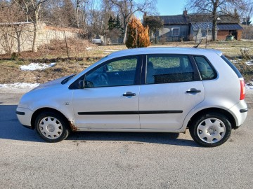 Samoch&oacute;d osobowy