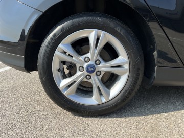 Ford Focus BENZYNA Klimatronik Nawigacja Podgrzewana Szyba