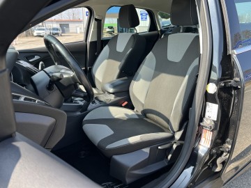 Ford Focus BENZYNA Klimatronik Nawigacja Podgrzewana Szyba