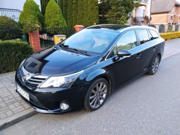 SPRZEDAM TOYOTĘ AVENSIS KOMBI DISEL D4D