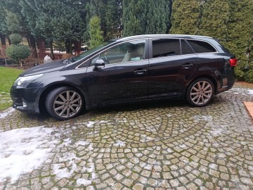 SPRZEDAM TOYOTĘ AVENSIS KOMBI DISEL D4D