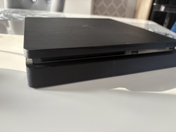 Sprzedam Konsole PS4