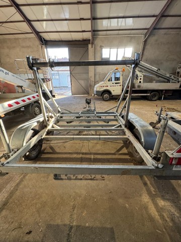 Przyczepa kablowa DMC 2000 kg, kategoria K, dwie osie