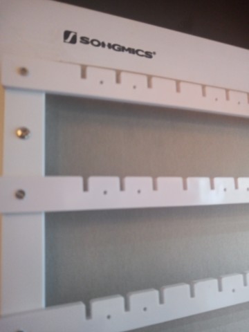 Szafka z lustrem na biżuterię