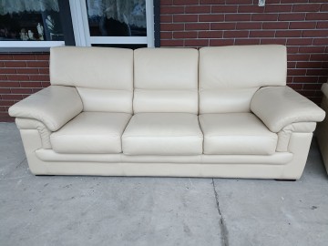 Sprzedam dwie sofy ze sk&oacute;ry