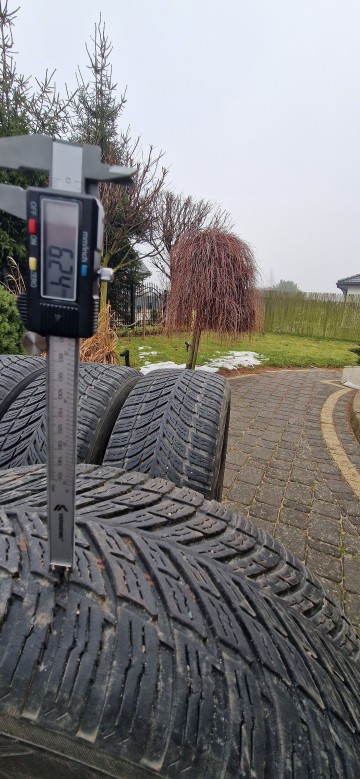 całoroczne Nokian Seasonproof 225/55 R18 V, stan bdb