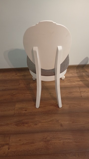 Sprzedam krzesła w Ludwikowskim stylu